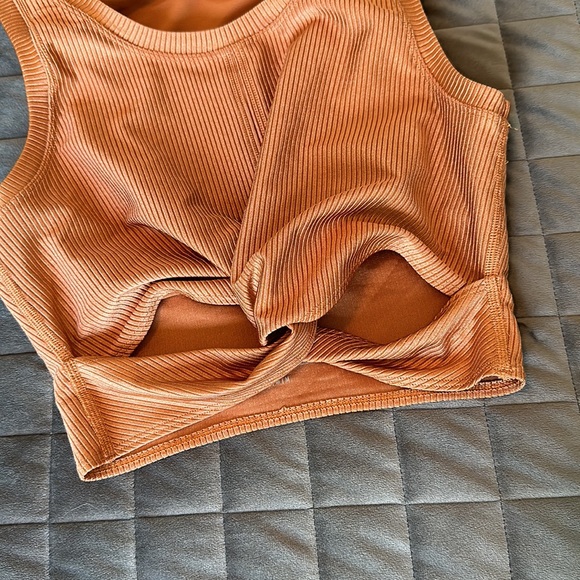 NWOT Offline by Aerie ribbed twist crop top - Picture 5 of 9